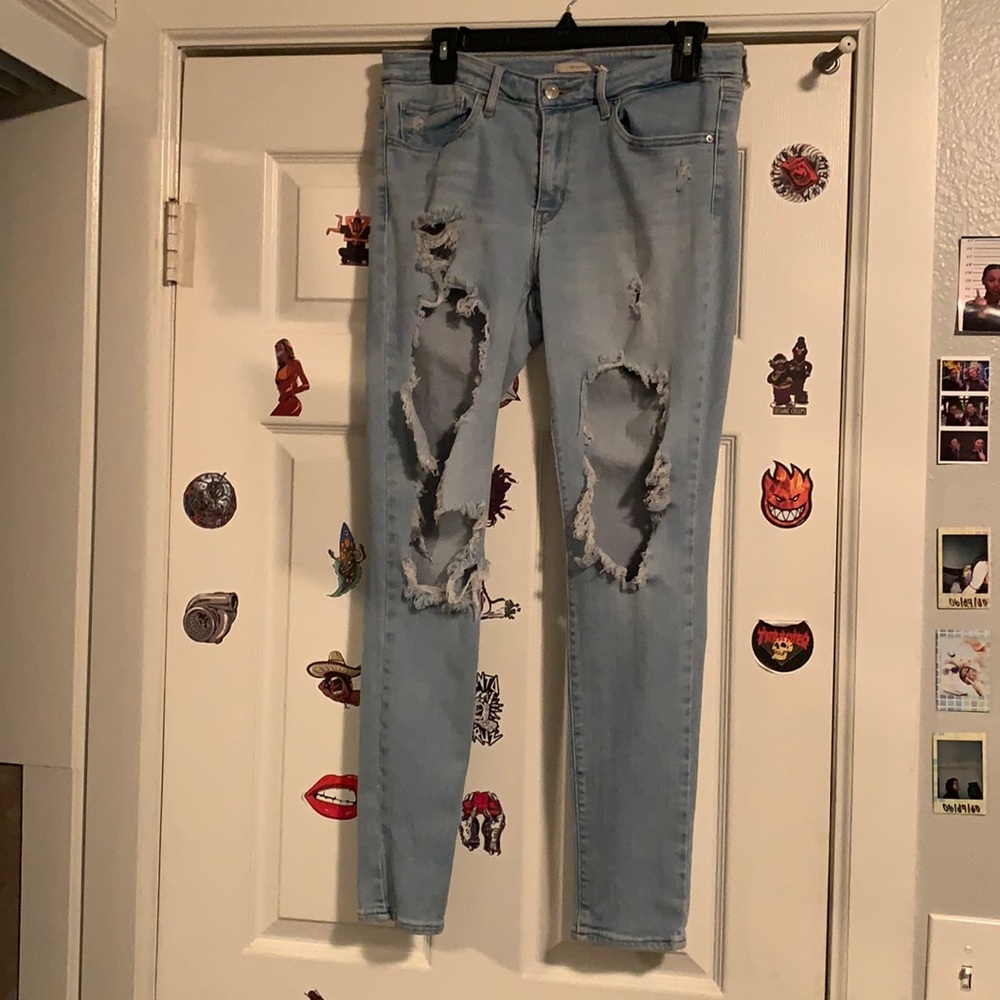 Light washed skinny jeans